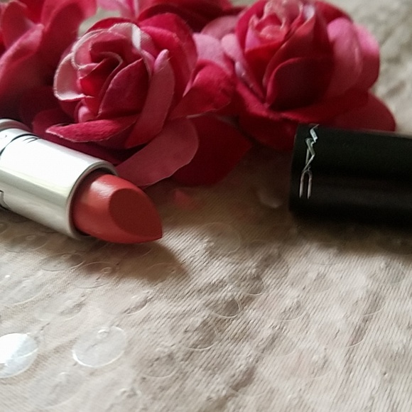 💋MAC Cremesheen Lipstick💋 - Picture 3 of 6